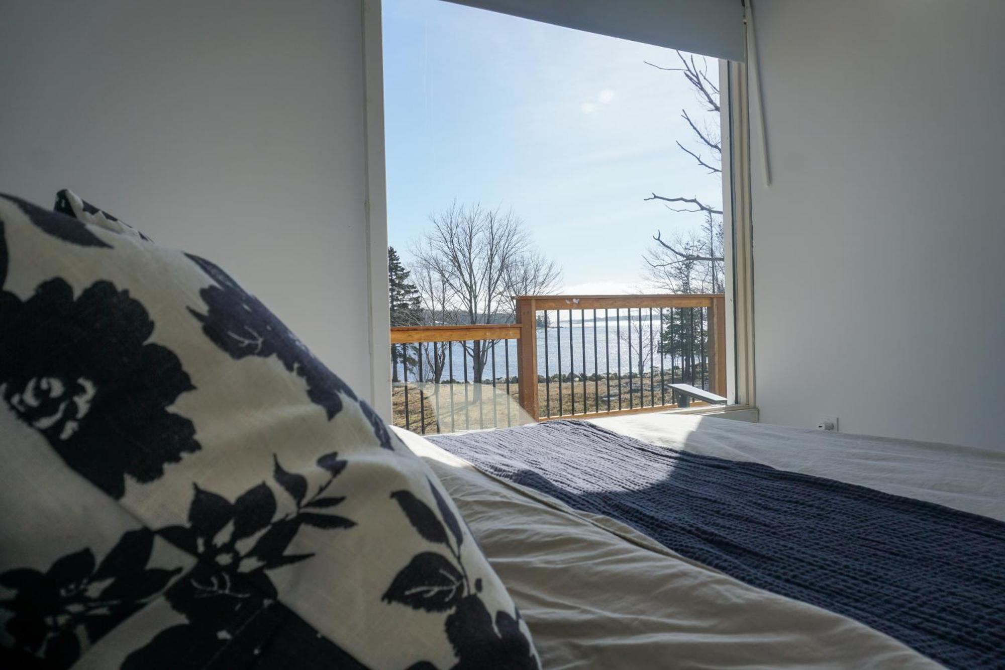 Blissful Oceanfront Cottage In Port Mouton Kültér fotó