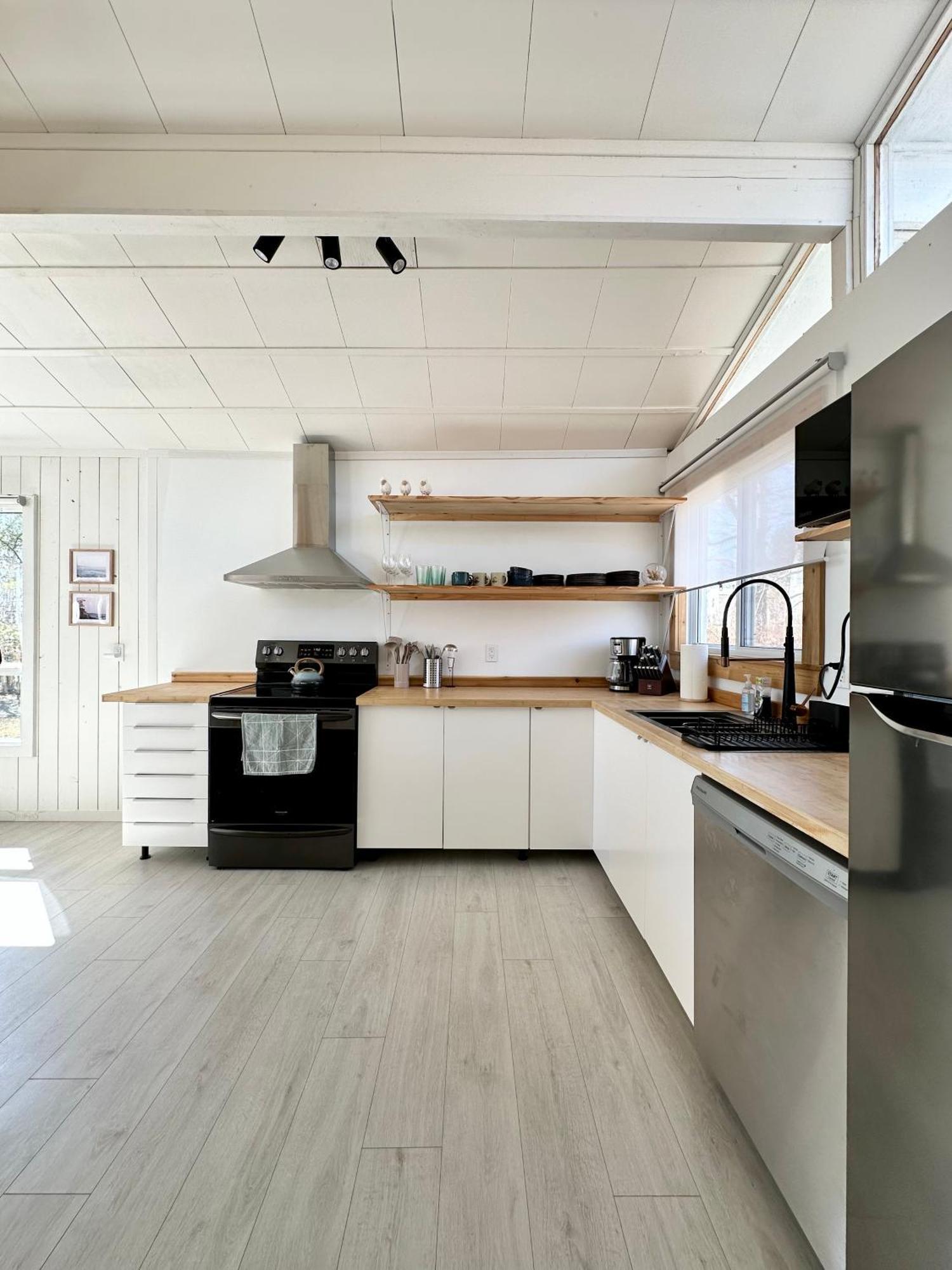 Blissful Oceanfront Cottage In Port Mouton Kültér fotó